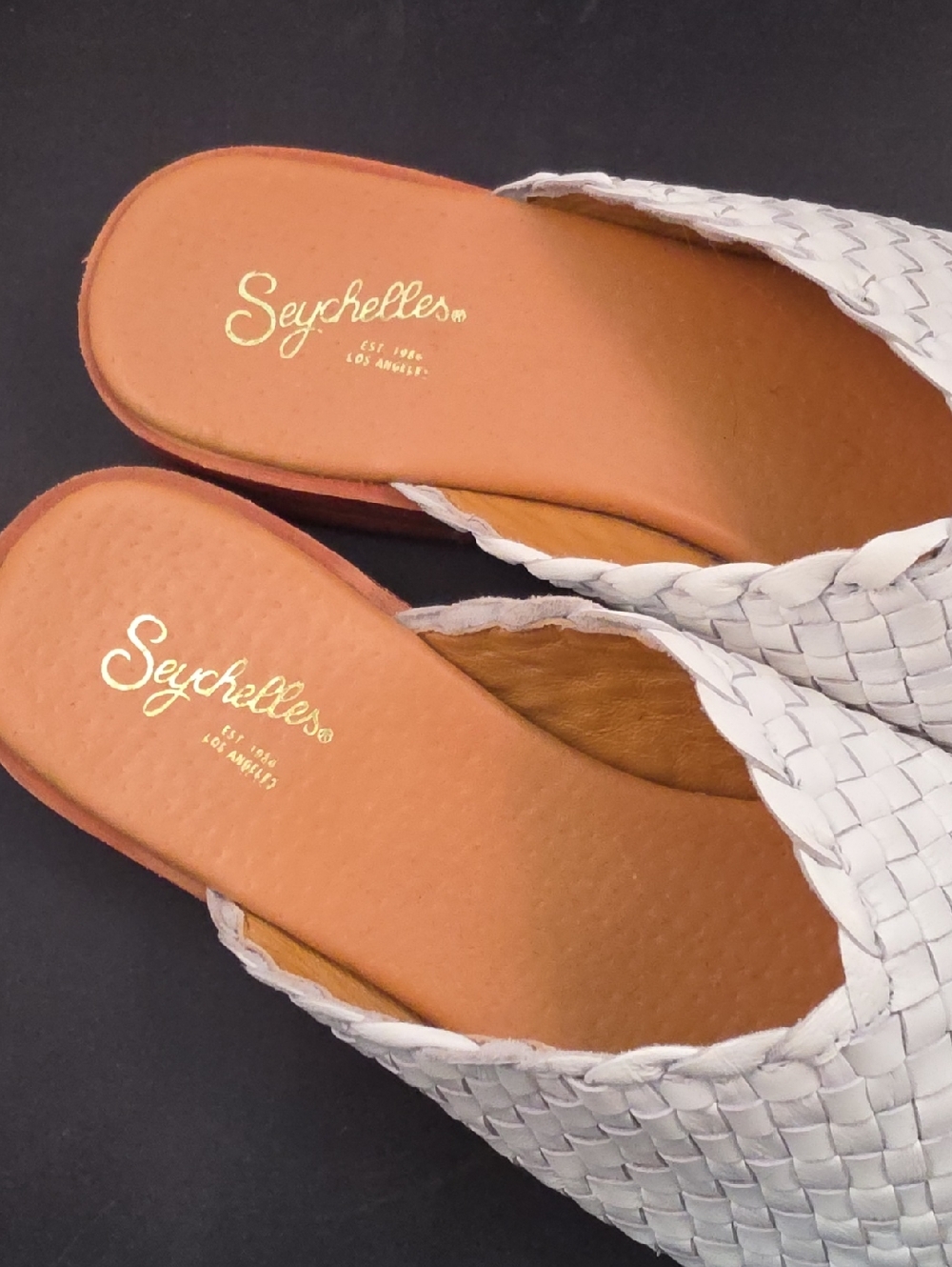Seychelles White Places To Go Mules with Tan Ortholite Insole - Picture 2 of 4